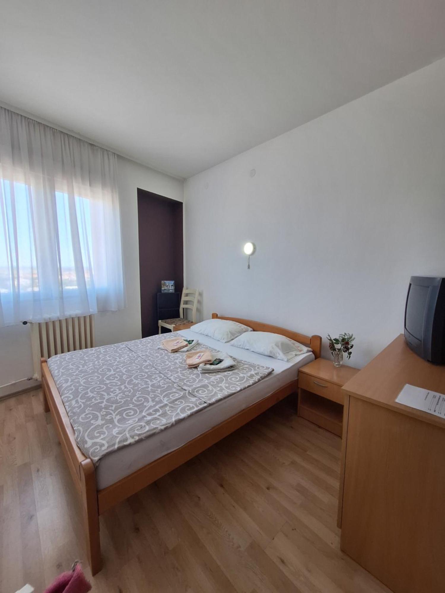 Hotel Konaciste Trstenik ภายนอก รูปภาพ